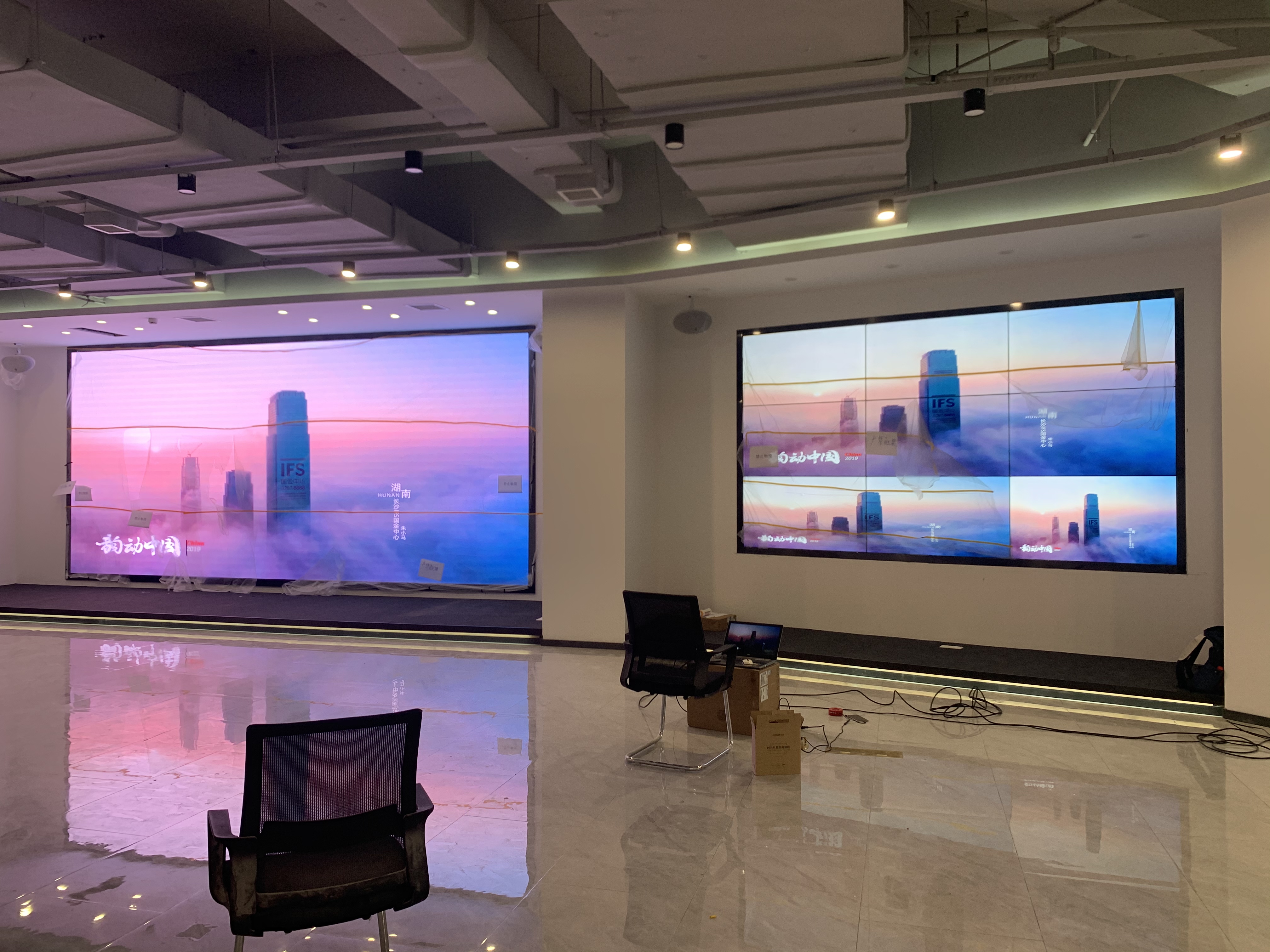 戶外屏的電源系統需要具備哪些防護措施，才能防止雷擊和漏電風險？